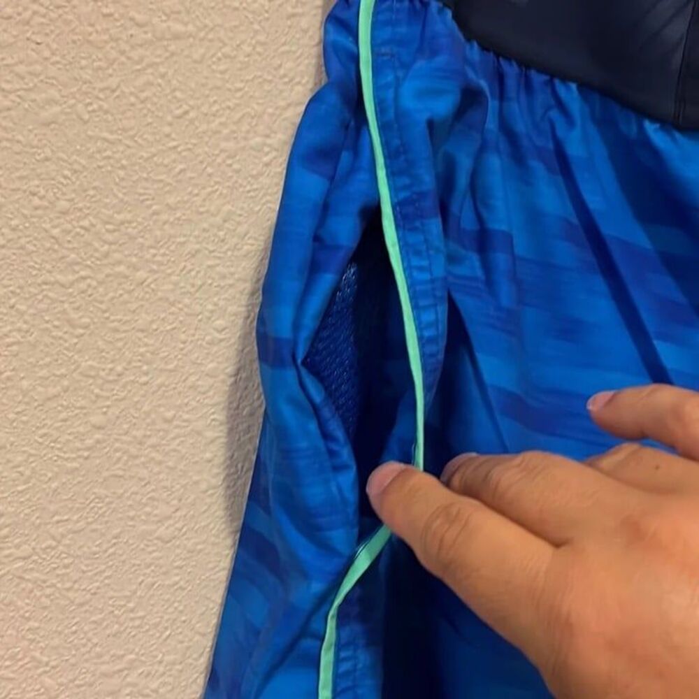 Nikes Swim Trunks - Picture 4 of 5